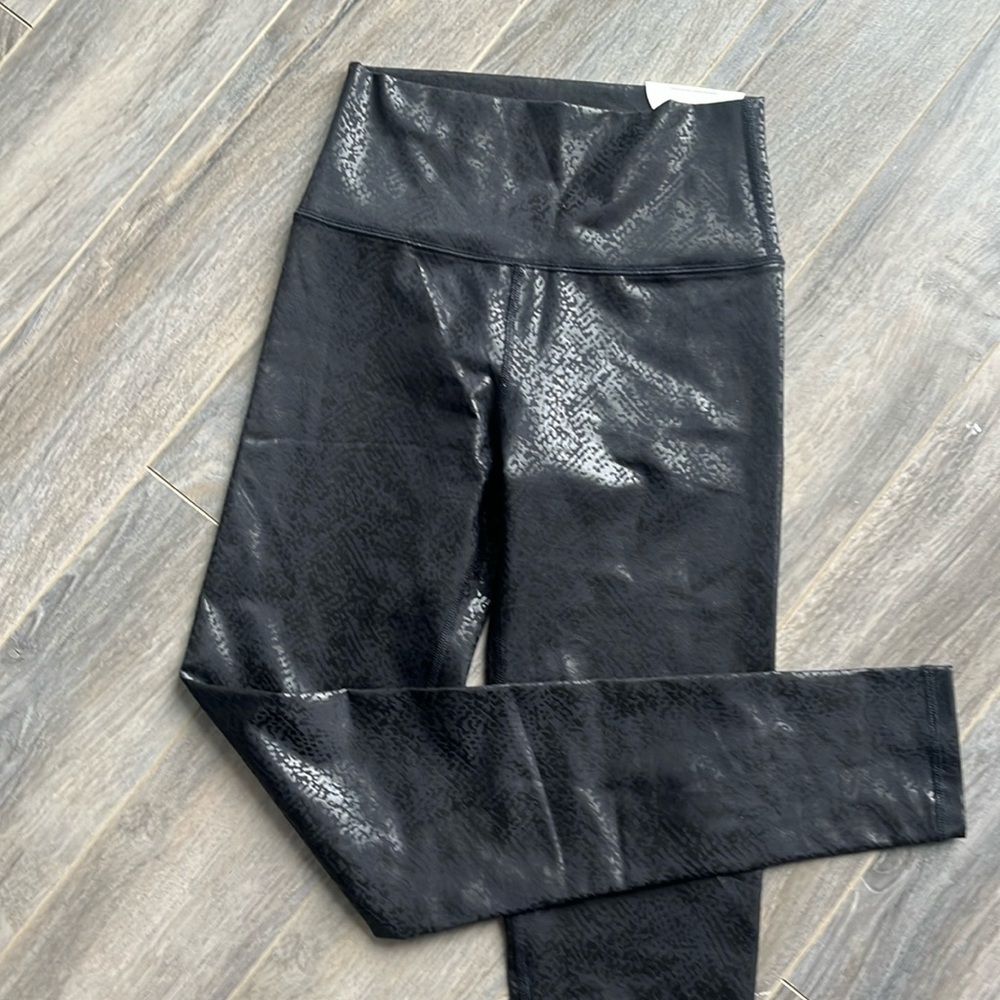 NWT Aerie Offline The Hugger High Waisted Crackle Legging - Picture 3 of 7